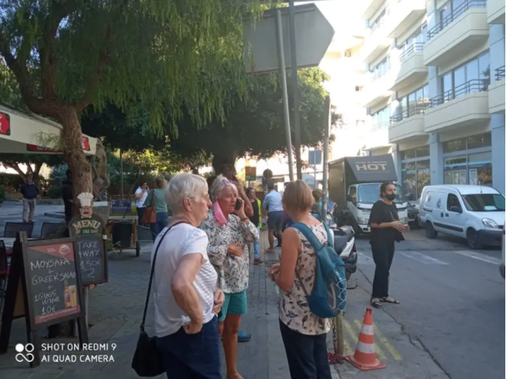 Ακολούθησαν δύο σεισμοί που είχαν μέγεθος 3,8 και 4,5 Ρίχτερ.   Πολλές ζημιές υπάρχουν σε σπίτια στις Αγιές Παρασκιές αλλά και στο Πατσίδερο.  Ακόμα, προς τον Προφήτη Ηλία, βράχος έπεσε με συνέπεια να χτυπήσει αυτοκίνητο και να τραυματιστούν οι επιβαίνοντες, ευτυχώς ελαφρά.