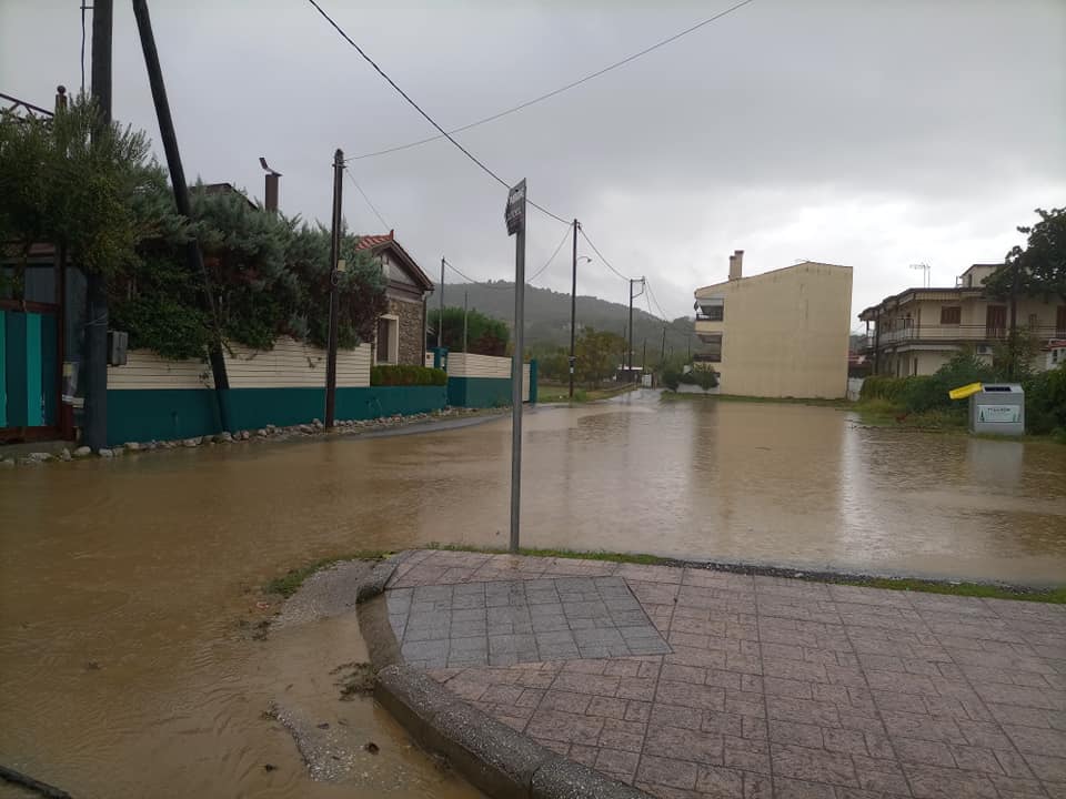 Καταστροφές και προβλήματα στη Λάρισα από την κακοκαιρία «Αθηνά» 