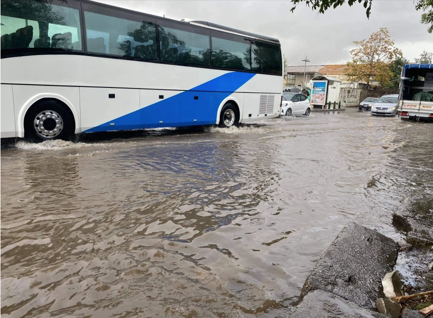 Επέλαση της κακοκαιρίας «Μπάλλος» σε όλη τη χώρα