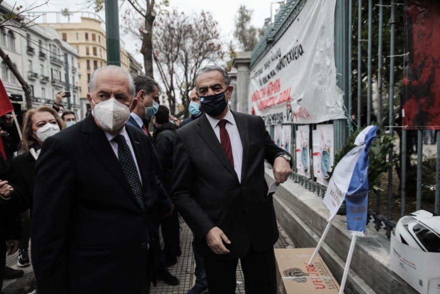 Δεν άφησαν αντιπροσωπεία της Βουλής να καταθέσει στεφάνι