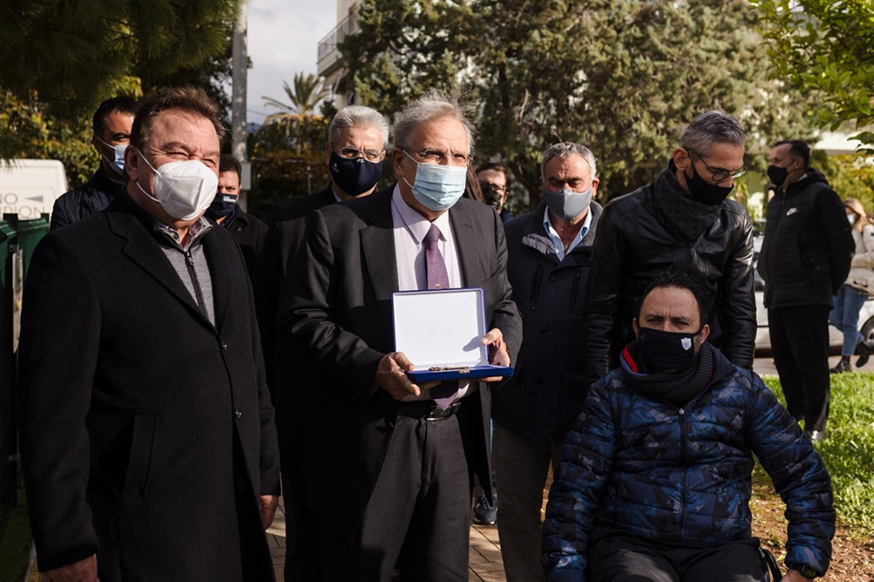 Από αριστερά, Νίκος Μελετίου Δήμαρχος Ασπροπύργου, Ιωάννης Παπαθανασίου Πρόεδρος Διοικητικού Συμβουλίου ΕΛΠΕ και Γιώργος Καπελλάκης Πρόεδρος Ελληνικής Παραολυμπιακής Επιτροπής