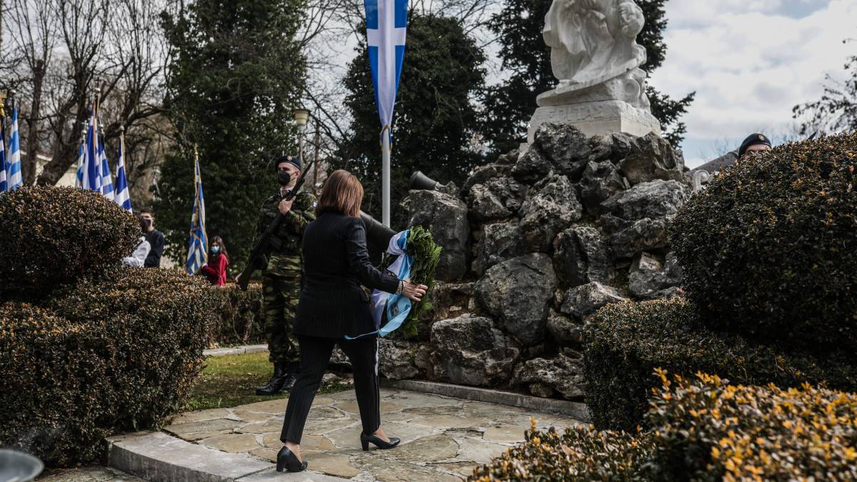 Σακελλαροπούλου από τα Ιωάννινα: «Τιμάμε τη μνήμη των ηρώων, εμπνεόμαστε από αυτούς»