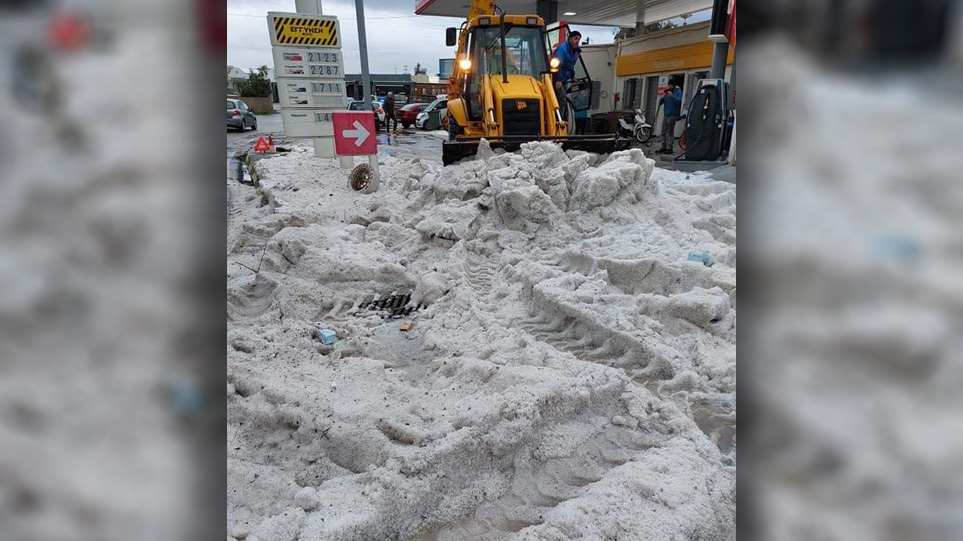 Σφοδρή χαλαζόπτωση στη Σαντορίνη