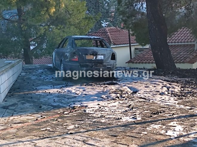 Βόλος: Φωτιά σε πέντε αυτοκίνητα της Αστυνομίας