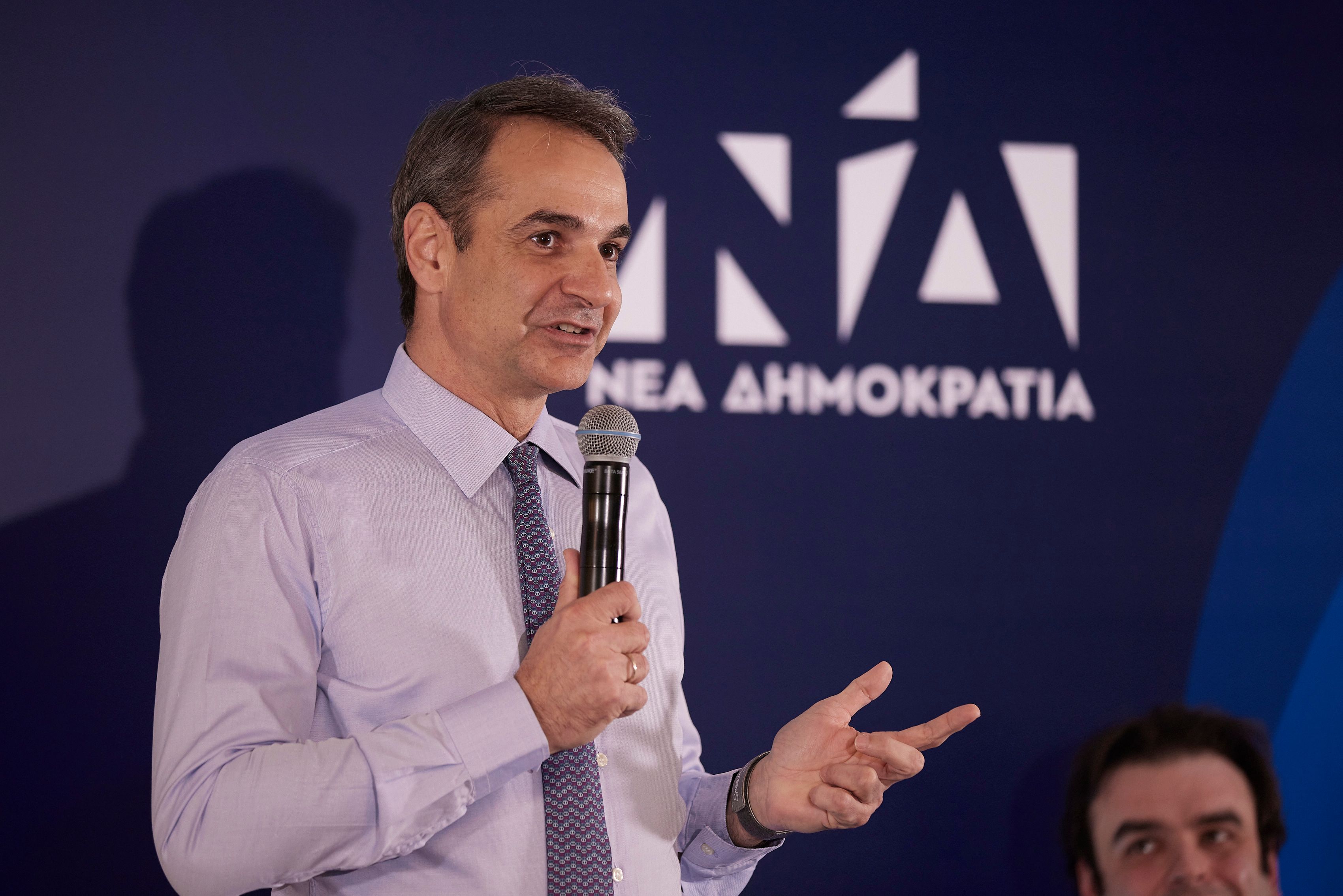 Οι προσυνεδριακές διαδικασίες στη Ν.Δ. και το τρίπτυχο Μητσοτάκη: Εγρήγορση, συσπείρωση, διεύρυνση