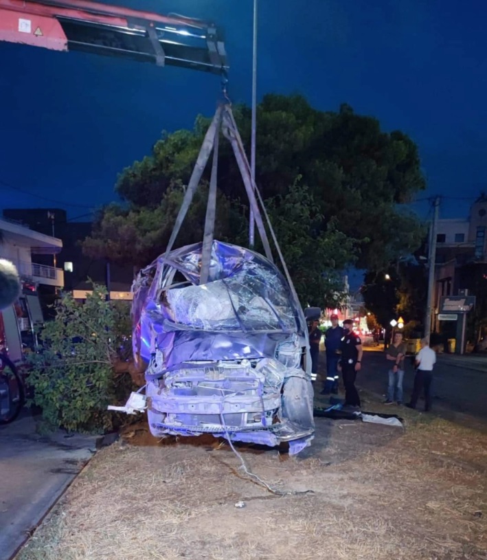 Σοκαριστικό τροχαίο στο Χαλάνδρι - Νεκρός 18χρονος