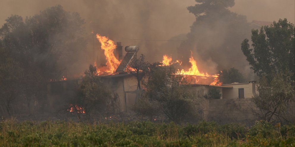 Φωτιά στην Πεντέλη: Πότε αναμένεται εξασθένηση των ισχυρών ανέμων