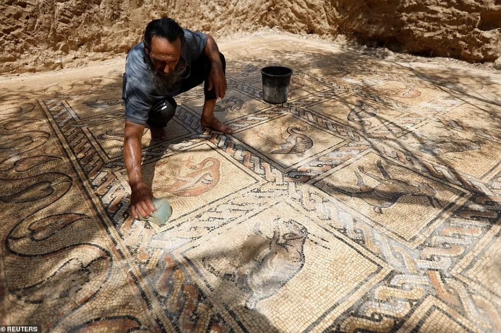 Aγρότης ανακάλυψε κατά λάθος βυζαντινό ψηφιδωτό του 5 αιώνα μ.Χ.