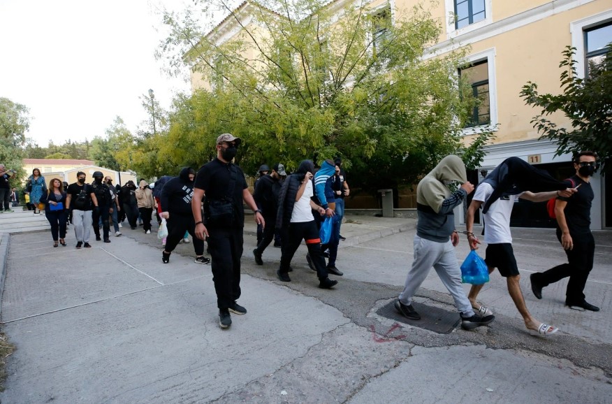 Στον ανακριτή οι 22 συλληφθέντες της Πολυτεχνειούπολης