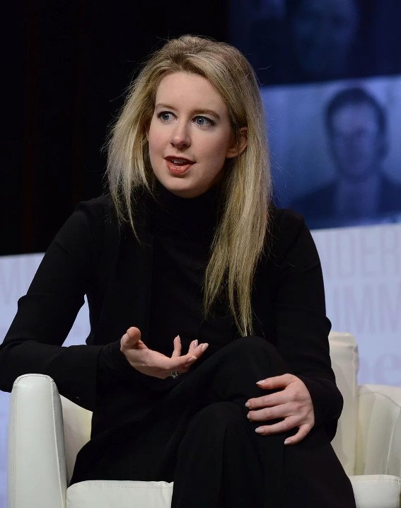 Σκάνδαλο Theranos: H Ελίζαμπεθ Χολμς καταδικάστηκε σε 11 χρόνια φυλάκιση