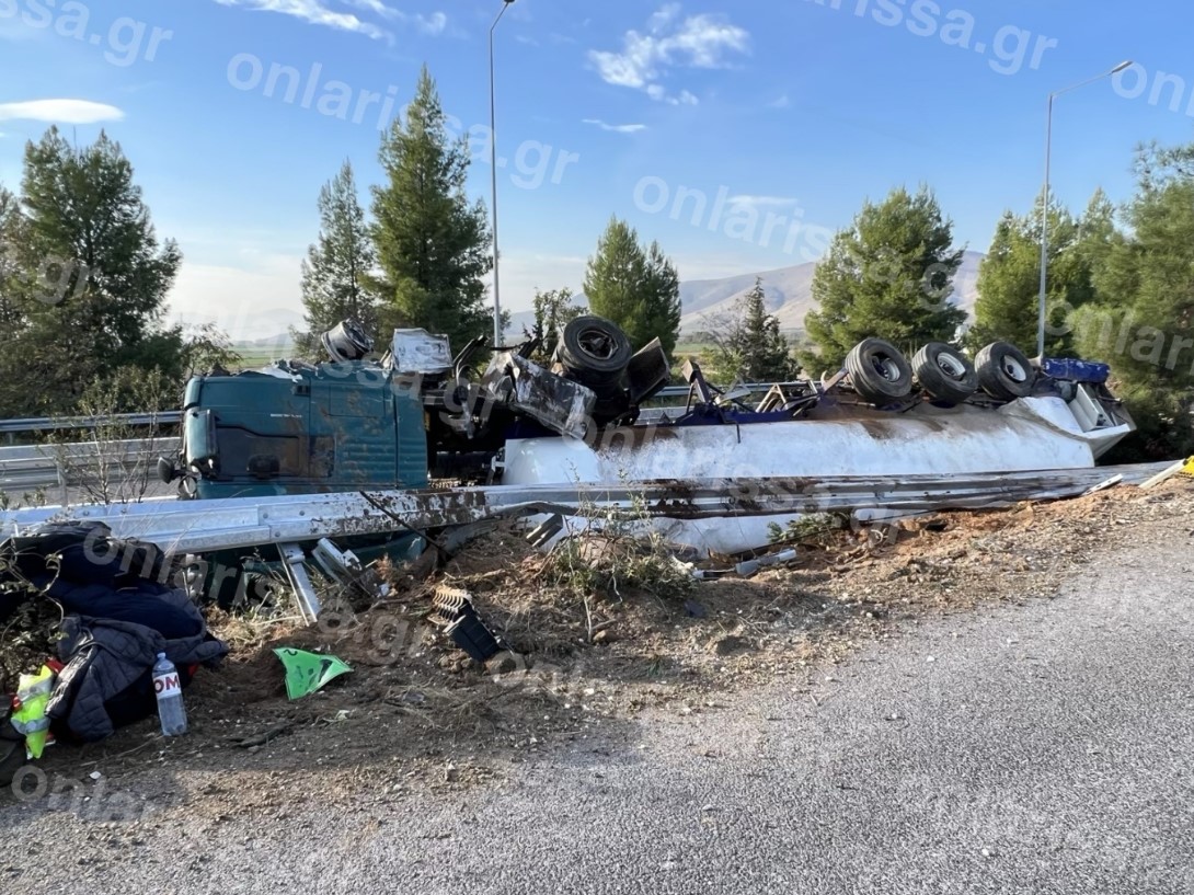 Συναγερμός στη Λάρισα: Ανατροπή βυτιοφόρου με εύφλεκτο υλικό - Kίνδυνος έκρηξης