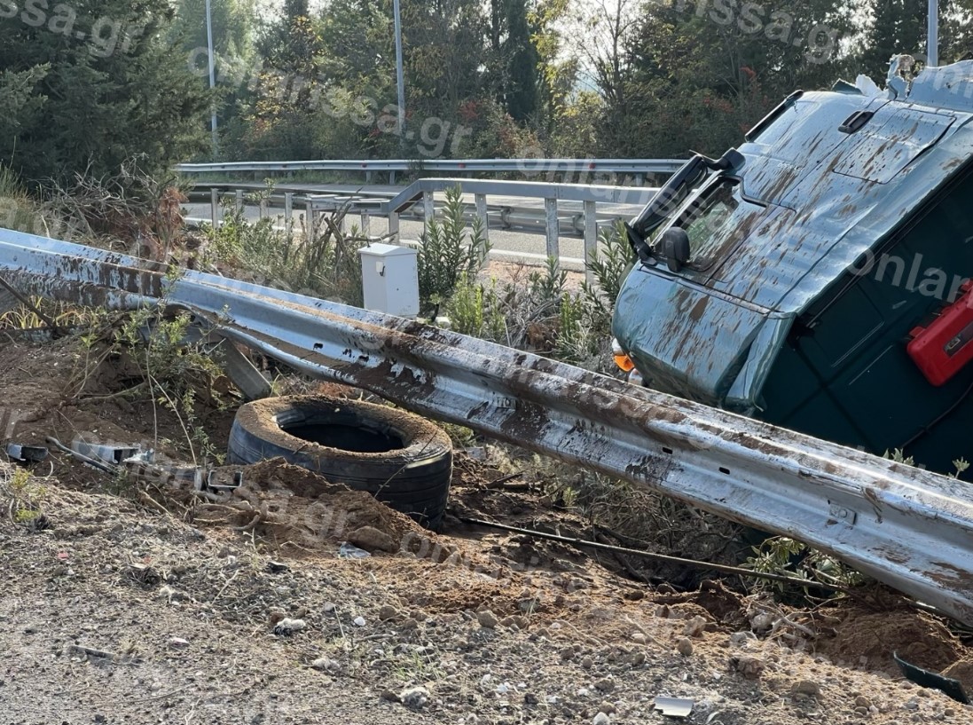 Συναγερμός στη Λάρισα: Ανατροπή βυτιοφόρου με εύφλεκτο υλικό - Kίνδυνος έκρηξης