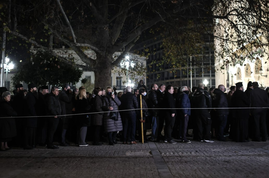 Κηδεία τέως βασιλιά Κωνσταντίνου: Στο παρεκκλήσι του Αγίου Ελευθερίου η σορός