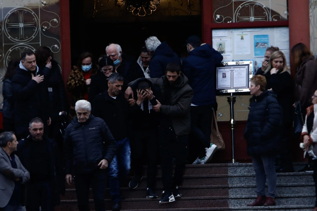 Τραγωδία στα Τέμπη: Θρήνος στην κηδεία της 34χρονης Αθηνάς στην Κατερίνη