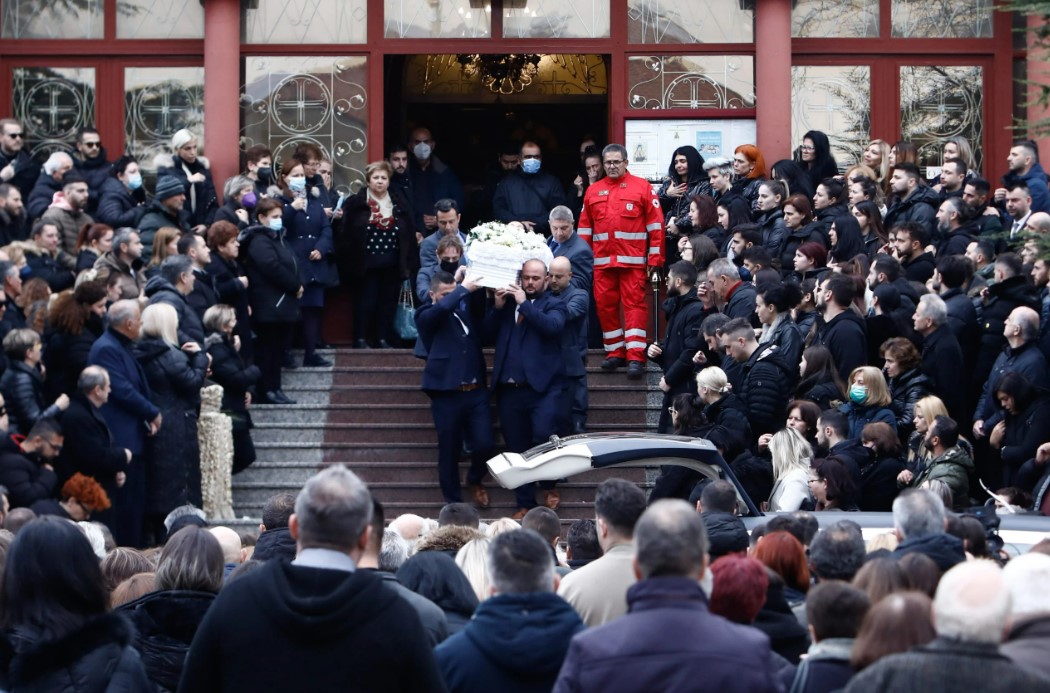 Τραγωδία στα Τέμπη: Θρήνος στην κηδεία της 34χρονης Αθηνάς στην Κατερίνη