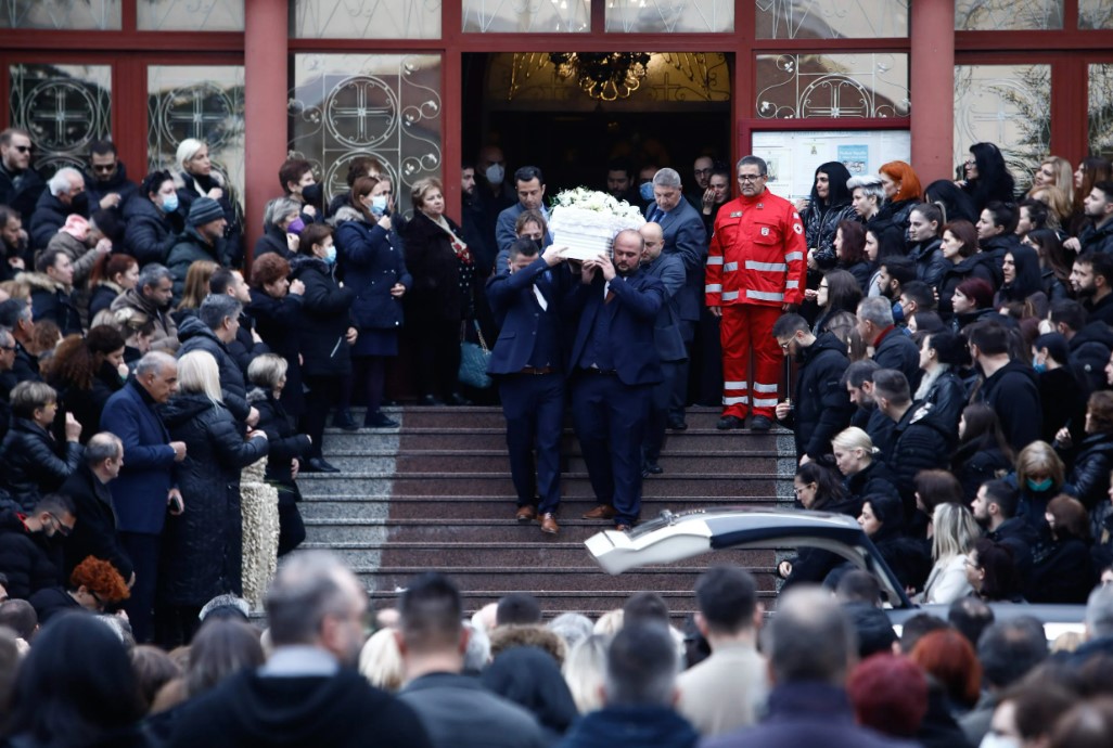 Τραγωδία στα Τέμπη: Θρήνος στην κηδεία της 34χρονης Αθηνάς στην Κατερίνη