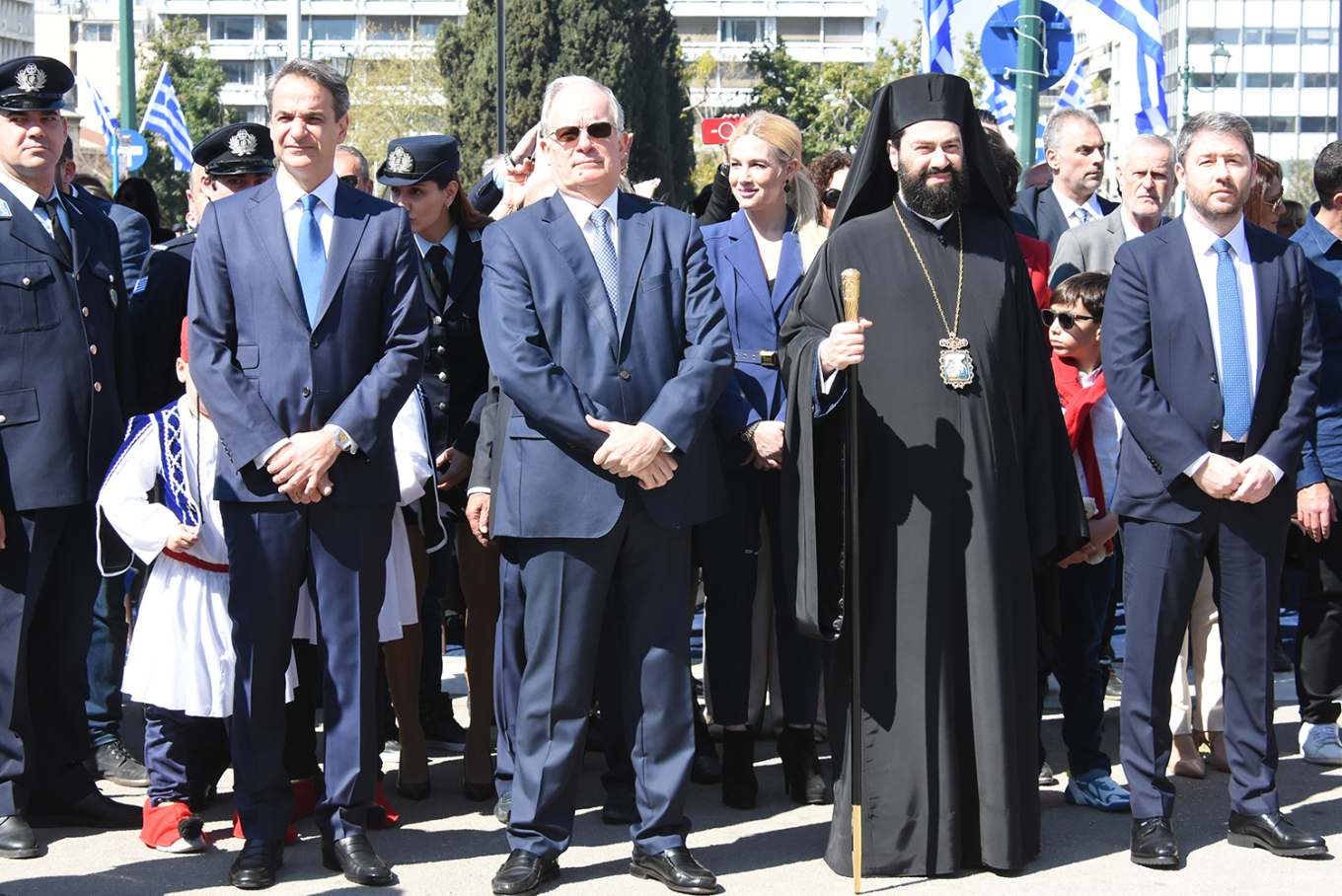 H πολιτική ηγεσία στη στρατιωτική παρέλαση 