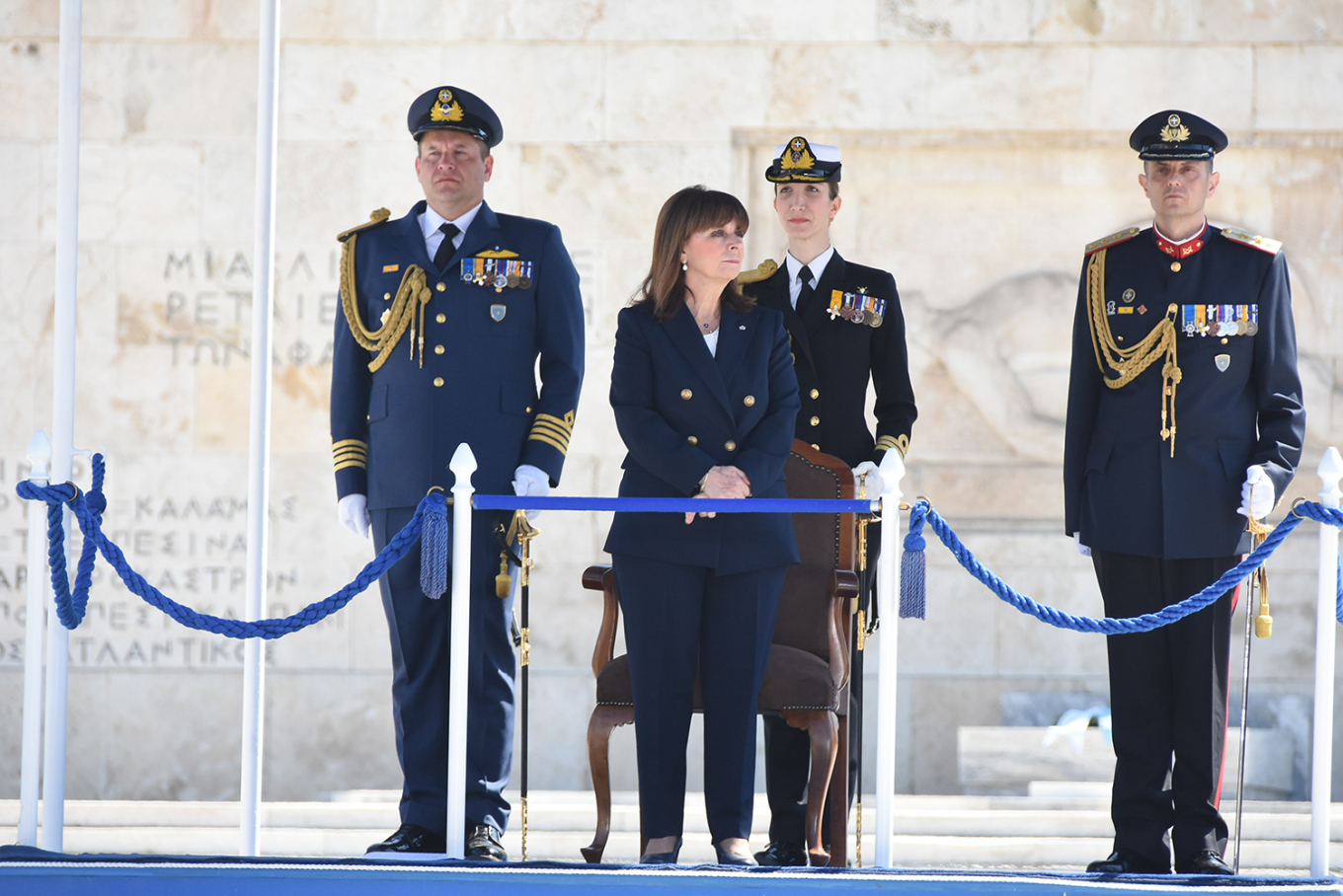 Μεγαλειώδης στρατιωτική παρέλαση στο κέντρο της Αθήνας