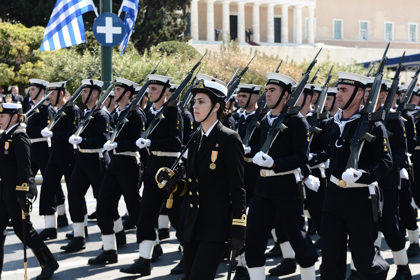 Μεγαλειώδης στρατιωτική παρέλαση στο κέντρο της 