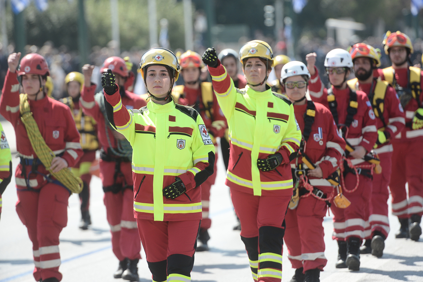 Μεγαλειώδης στρατιωτική παρέλαση στο κέντρο της Αθήνας