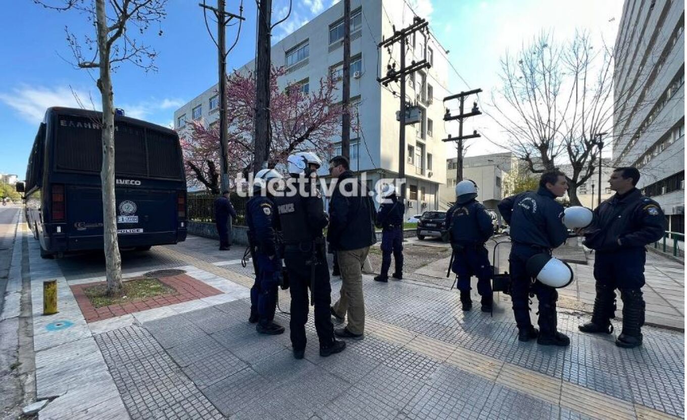 ΑΠΘ: Επίθεση κουκουλοφόρων με πέτρες σε διμοιρία της Αστυνομίας