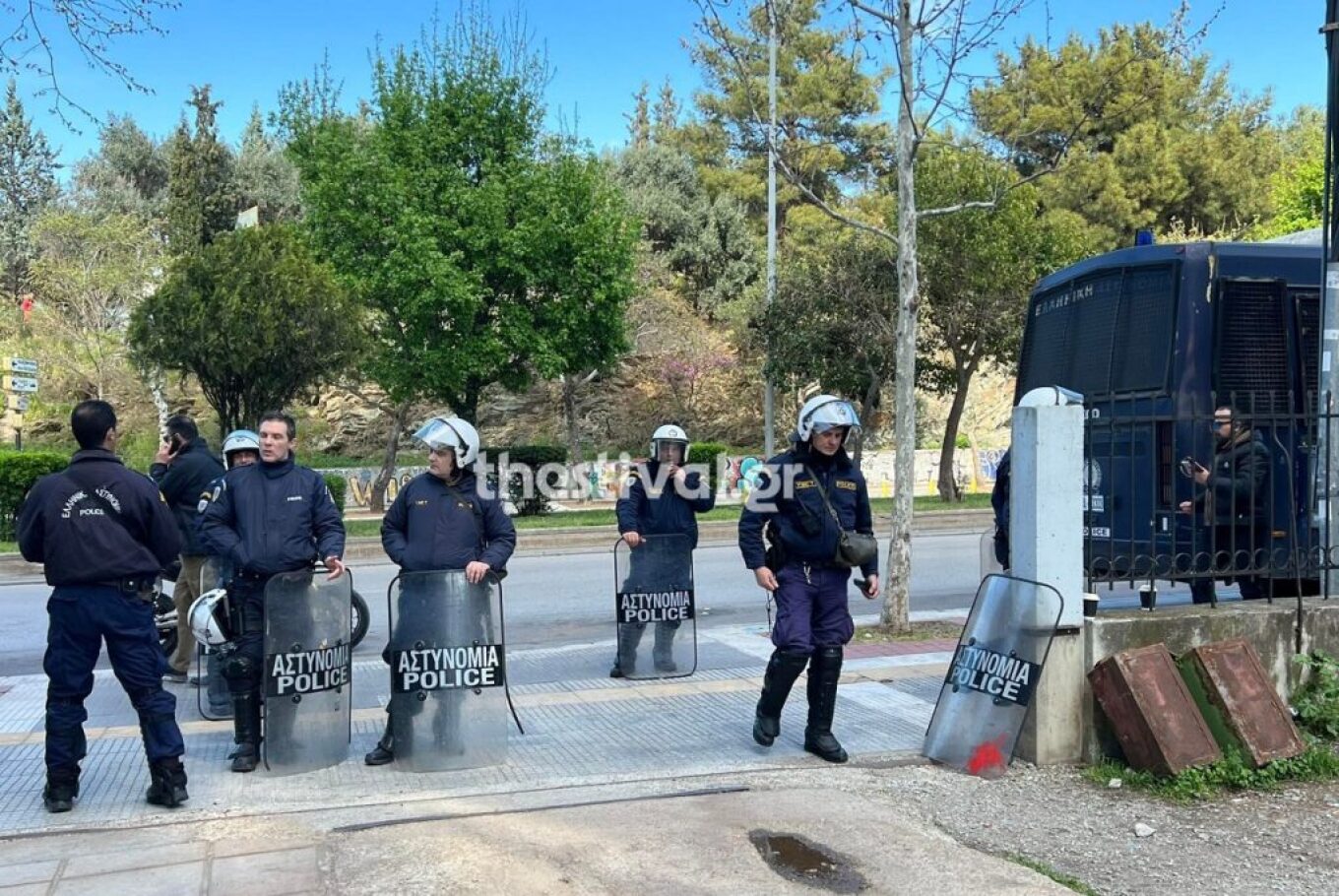 ΑΠΘ: Επίθεση κουκουλοφόρων με πέτρες σε διμοιρία της Αστυνομίας