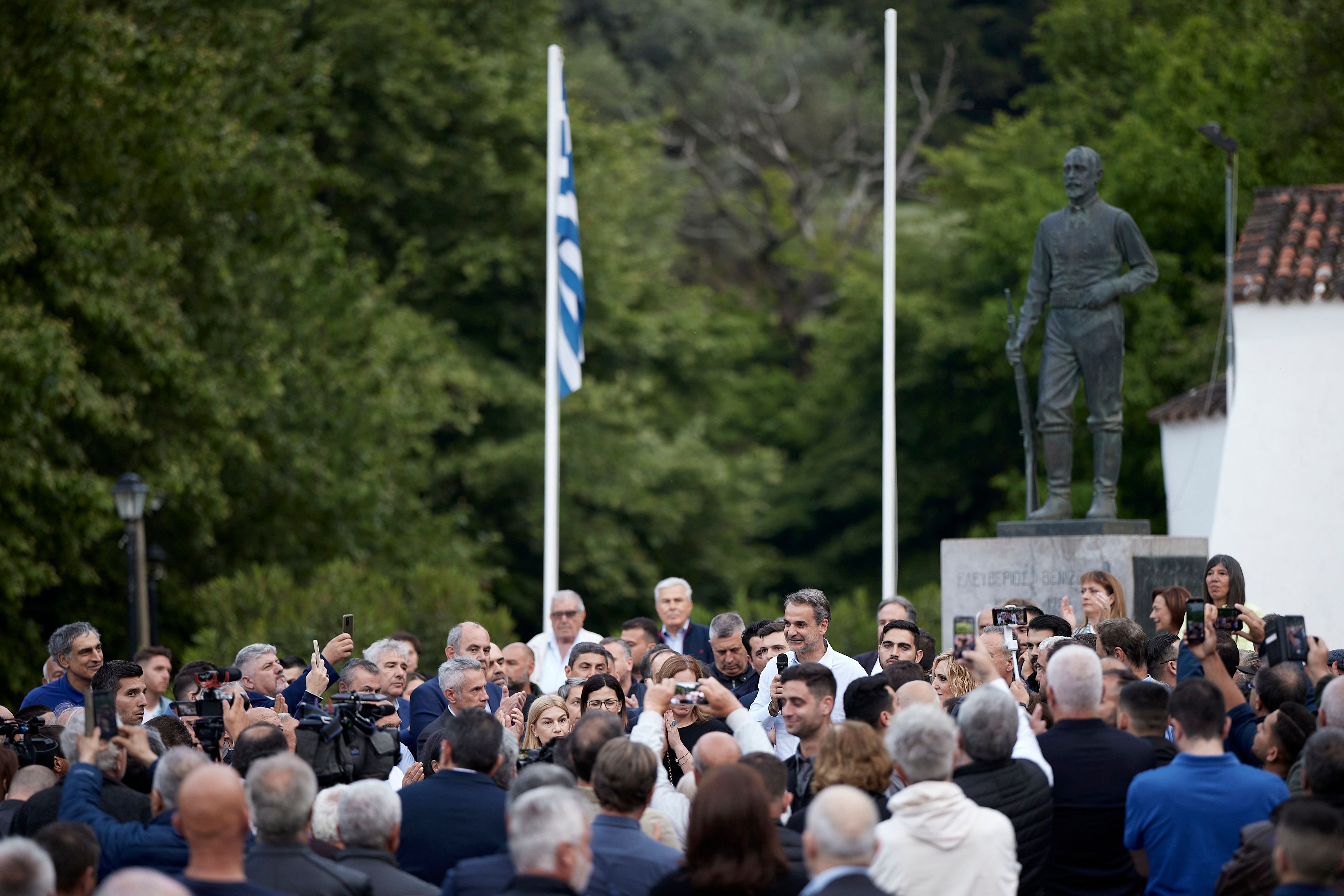 Η μαντινάδα του Κυριάκου Μητσοτάκη στο Θέρισο 