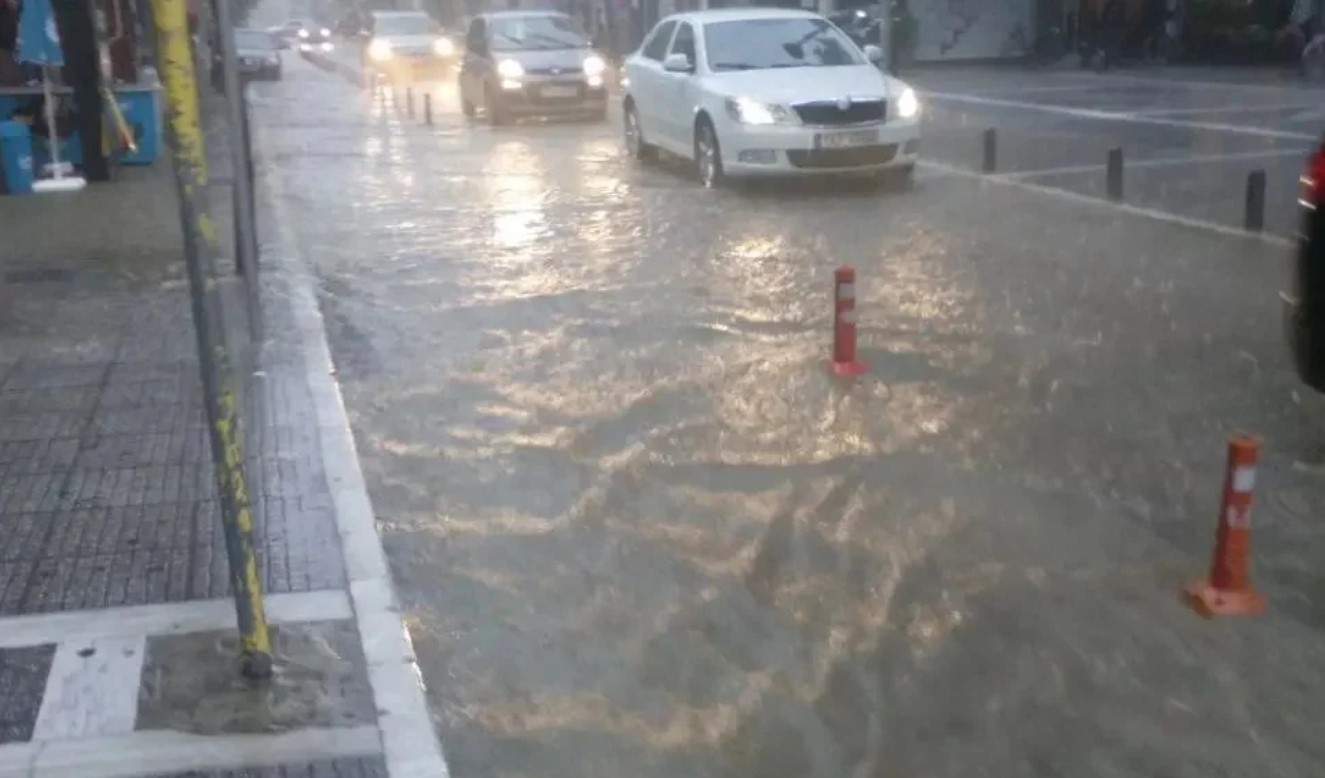 Τρίκαλα: Προβλήματα από την έντονη βροχόπτωση