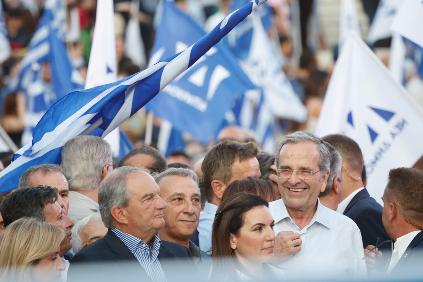 Στο Σύνταγμα Καραμανλής και Σαμαράς