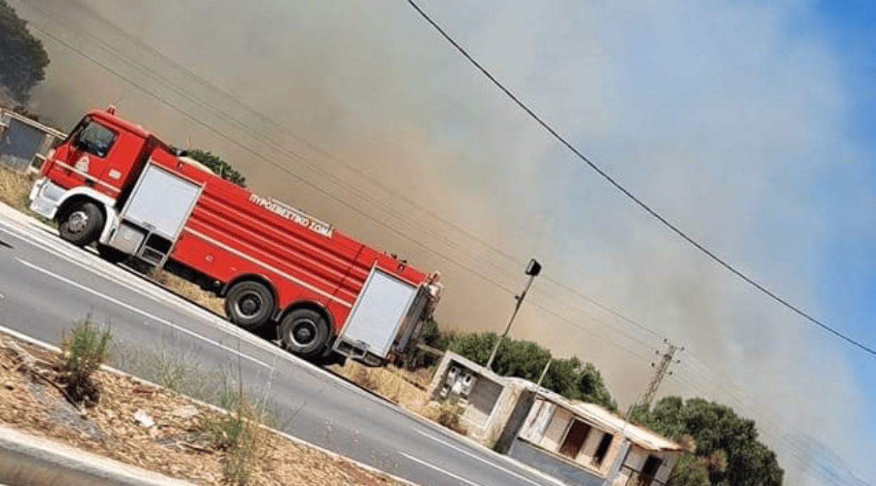 Φωτιά στον Κουβαρά Αττικής