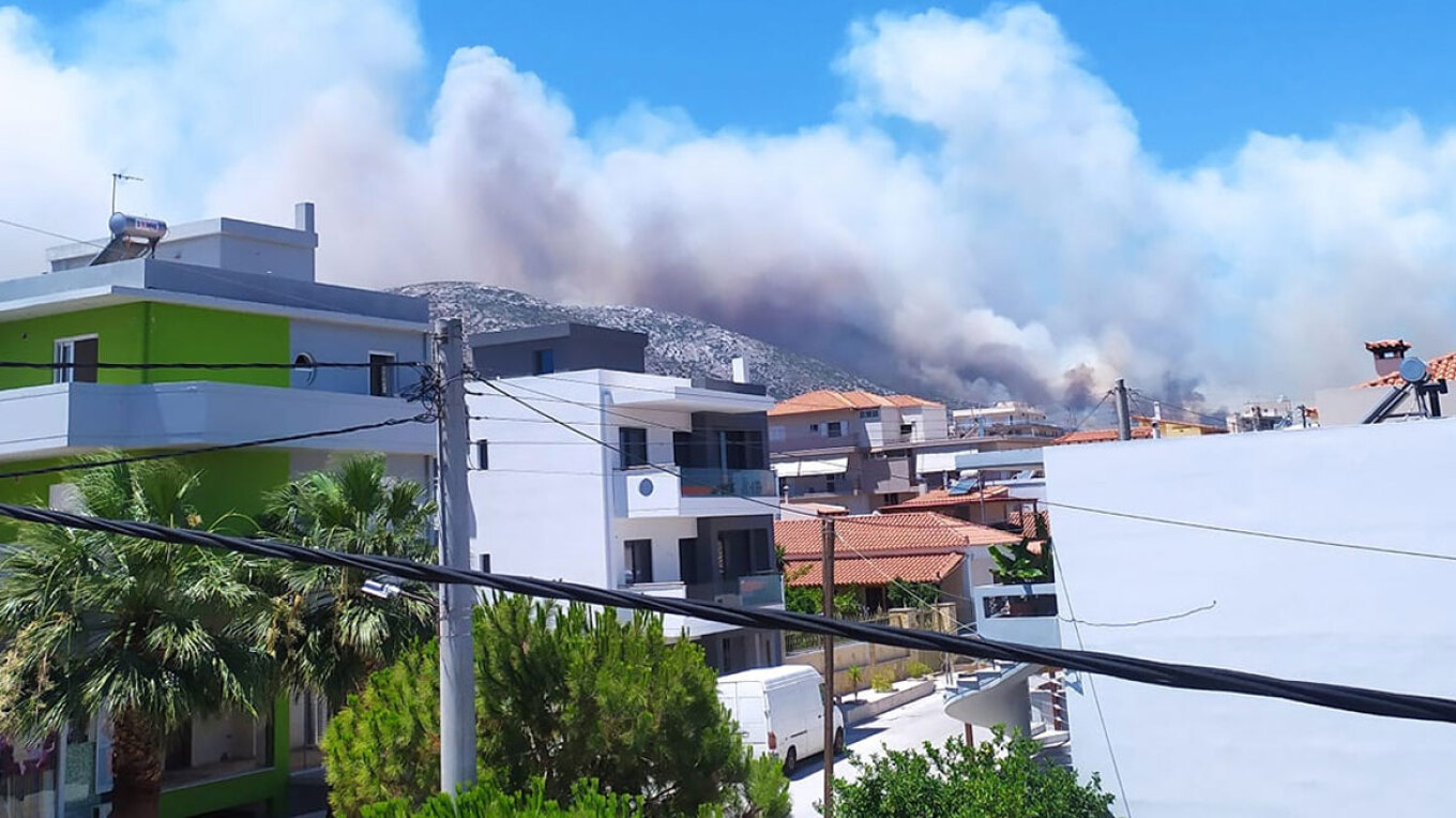 Φωτιά στον Κουβαρά Αττικής