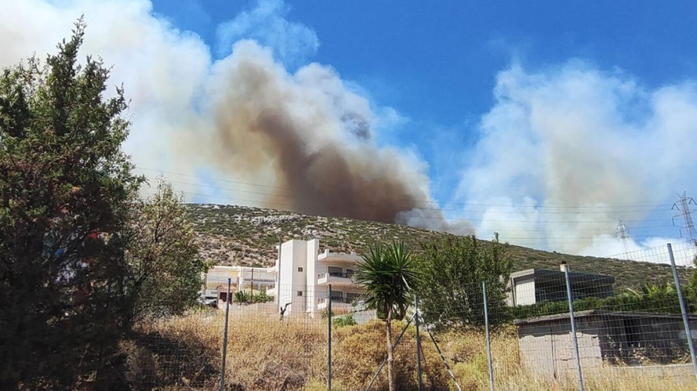 Φωτιά στον Κουβαρά Αττικής