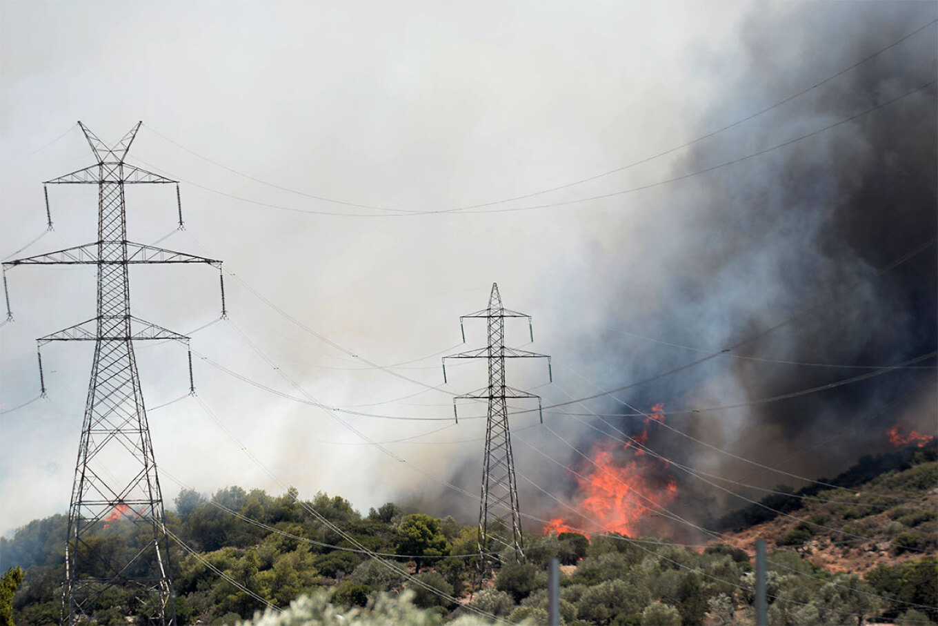 Φωτιά στον Κουβαρά Αττικής