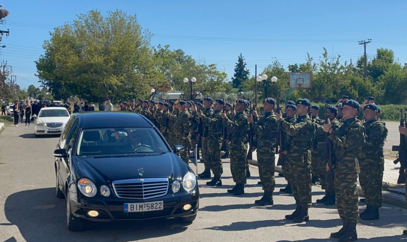 Κιλκίς: Θρήνος στην κηδεία του συγκυβερνήτη του μοιραίου Canadair, Περικλή Στεφανίδη