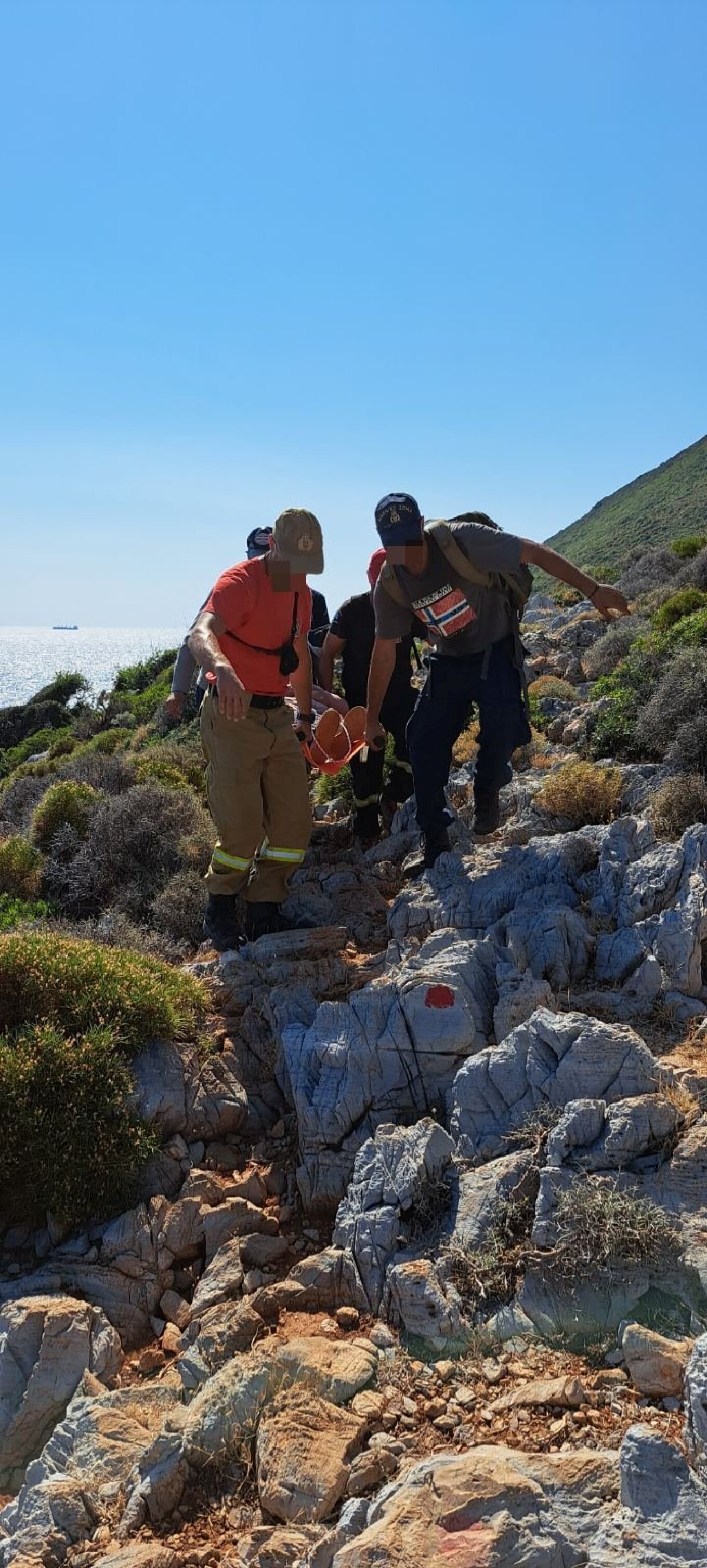 Λακωνία: Το Λιμενικό απεγκλώβισε 111 μετανάστες από βραχώδη περιοχή