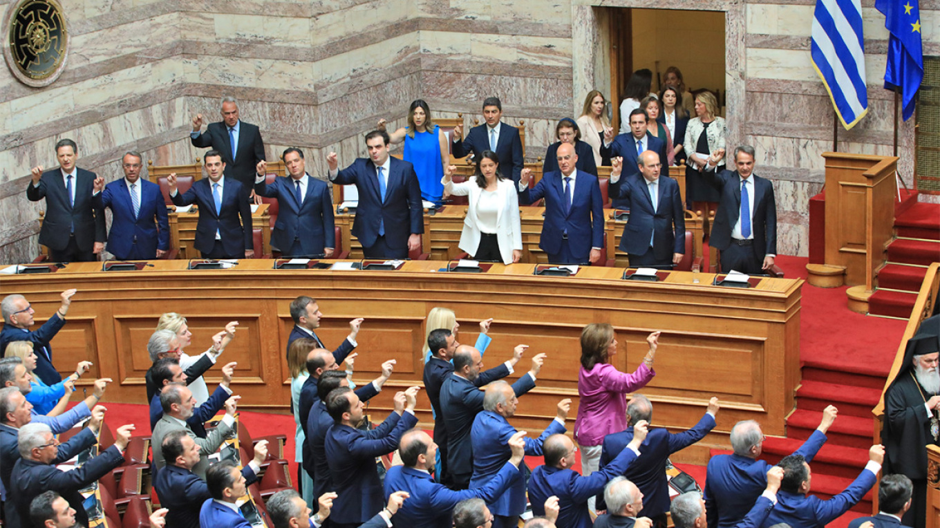 Τις έδρες που επέλεξαν να διατηρήσουν οι αρχηγοί των κομμάτων που ήταν υποψήφιοι σε πάνω από μια εκλογική περιφέρεια ο καθένας, έκανε γνωστές ο πρώτος αντιπρόεδρος της προηγούμενης Βουλής, Νικήτας Κακλαμάνης.