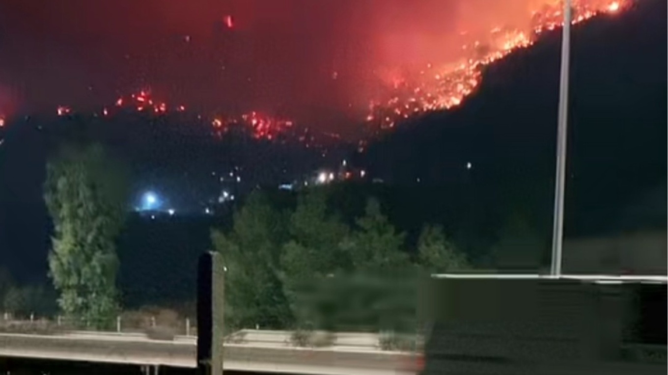 Φωτιά σε δασική έκταση στη Νέα Πέραμο