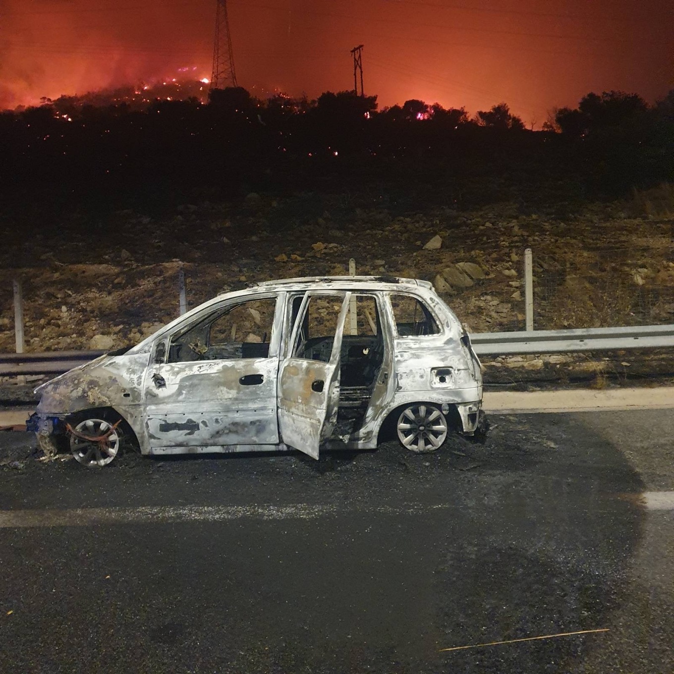 Φωτιά σε δασική έκταση στη Νέα Πέραμο