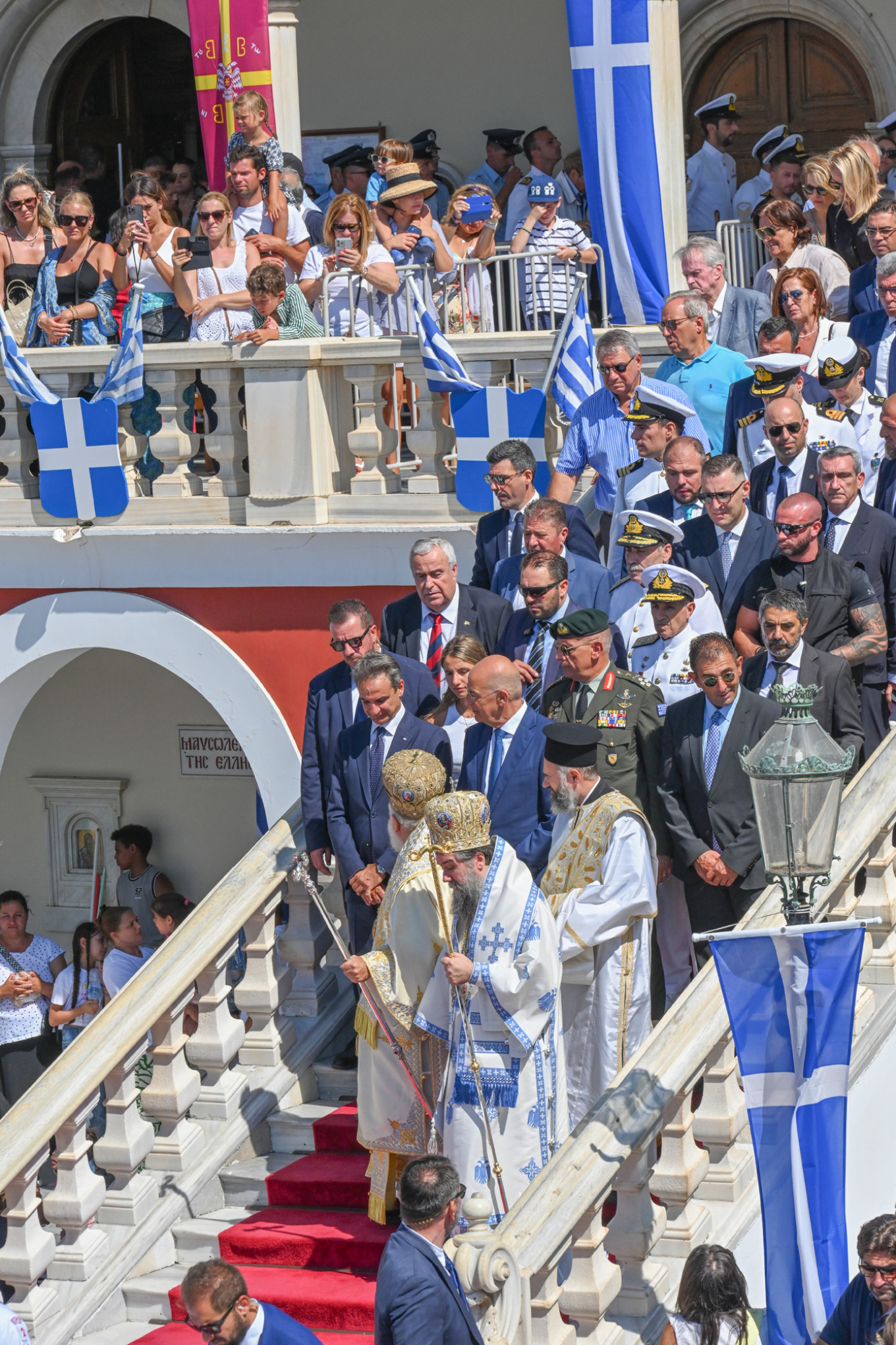 «Η σκέψη μας σήμερα είναι στις ένοπλες δυνάμεις», τόνισε ο Πρωθυπουργός από την Τήνο, όπου βρίσκεται για τον εορτασμό της Κοίμησης της Θεοτόκου.