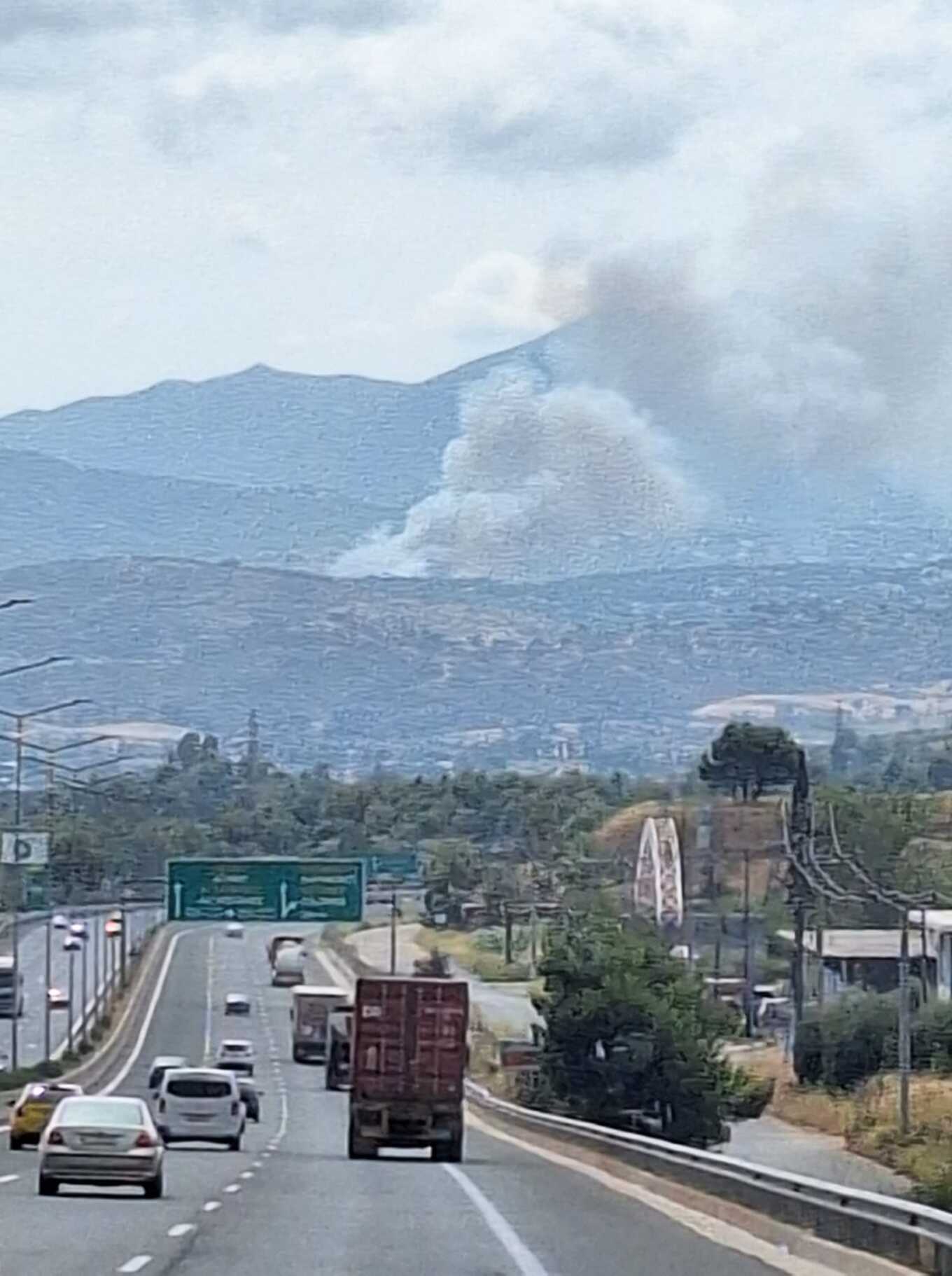 Πυρκαγιά στη Σταμάτα - Καίει δασική έκταση