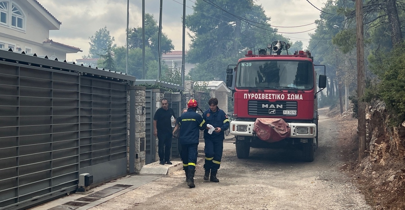 Σταμάτα: Περιορίζεται η φωτιά