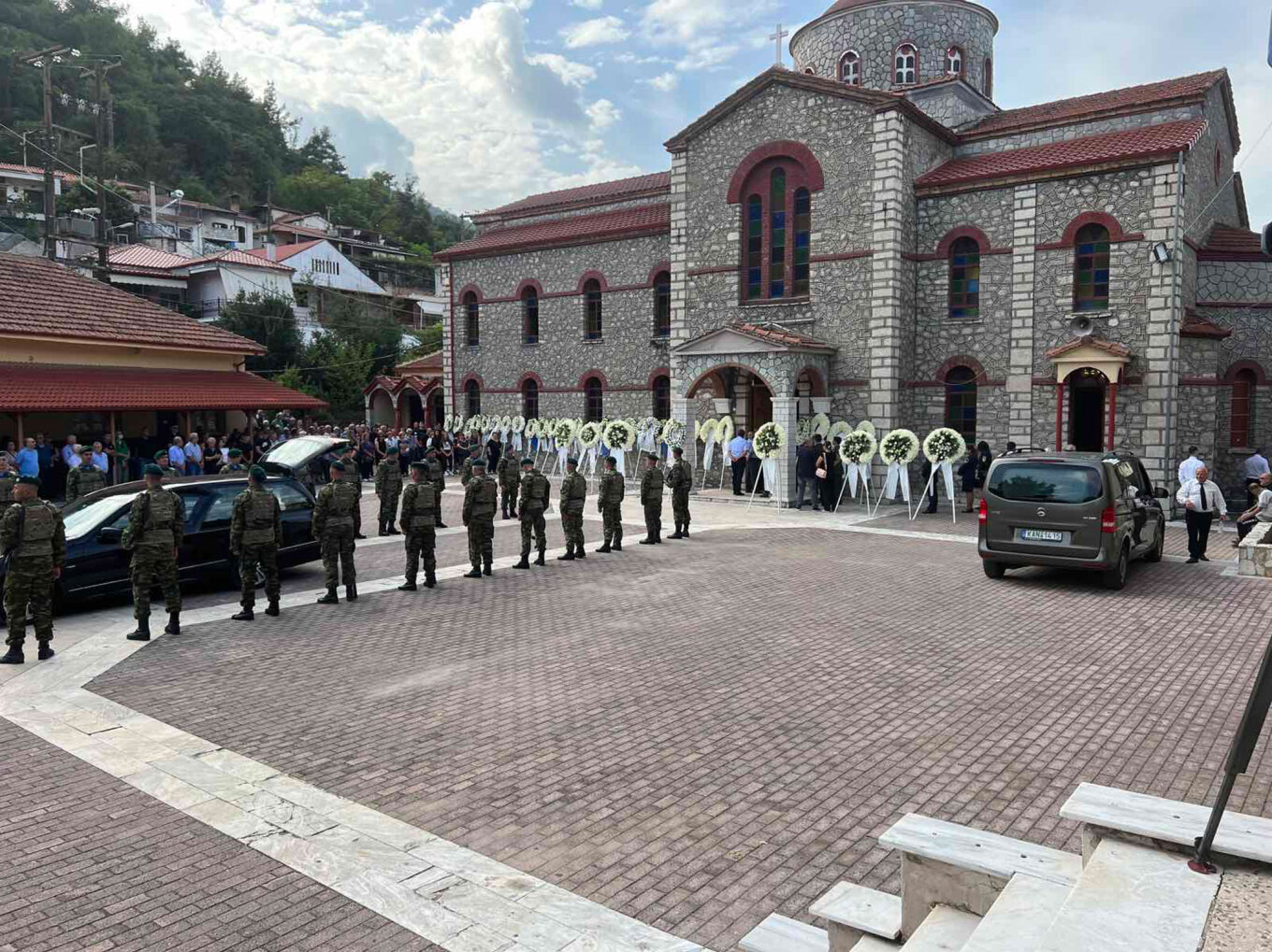 Το τελευταίο «αντίο» στον 27χρονο Γιώργο Βούλγαρη που σκοτώθηκε στο τροχαίο στη Λιβύη