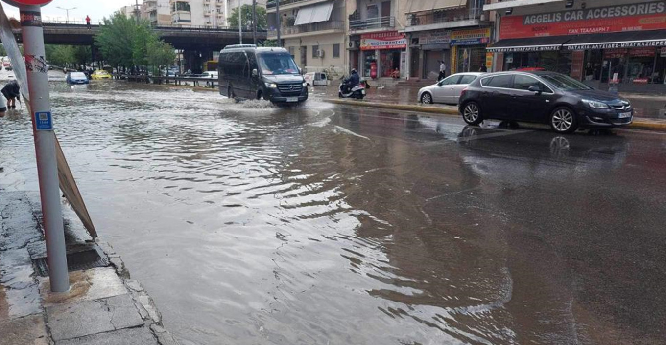 Χάος στο κέντρο της Αθήνας από την ισχυρή καταιγίδα