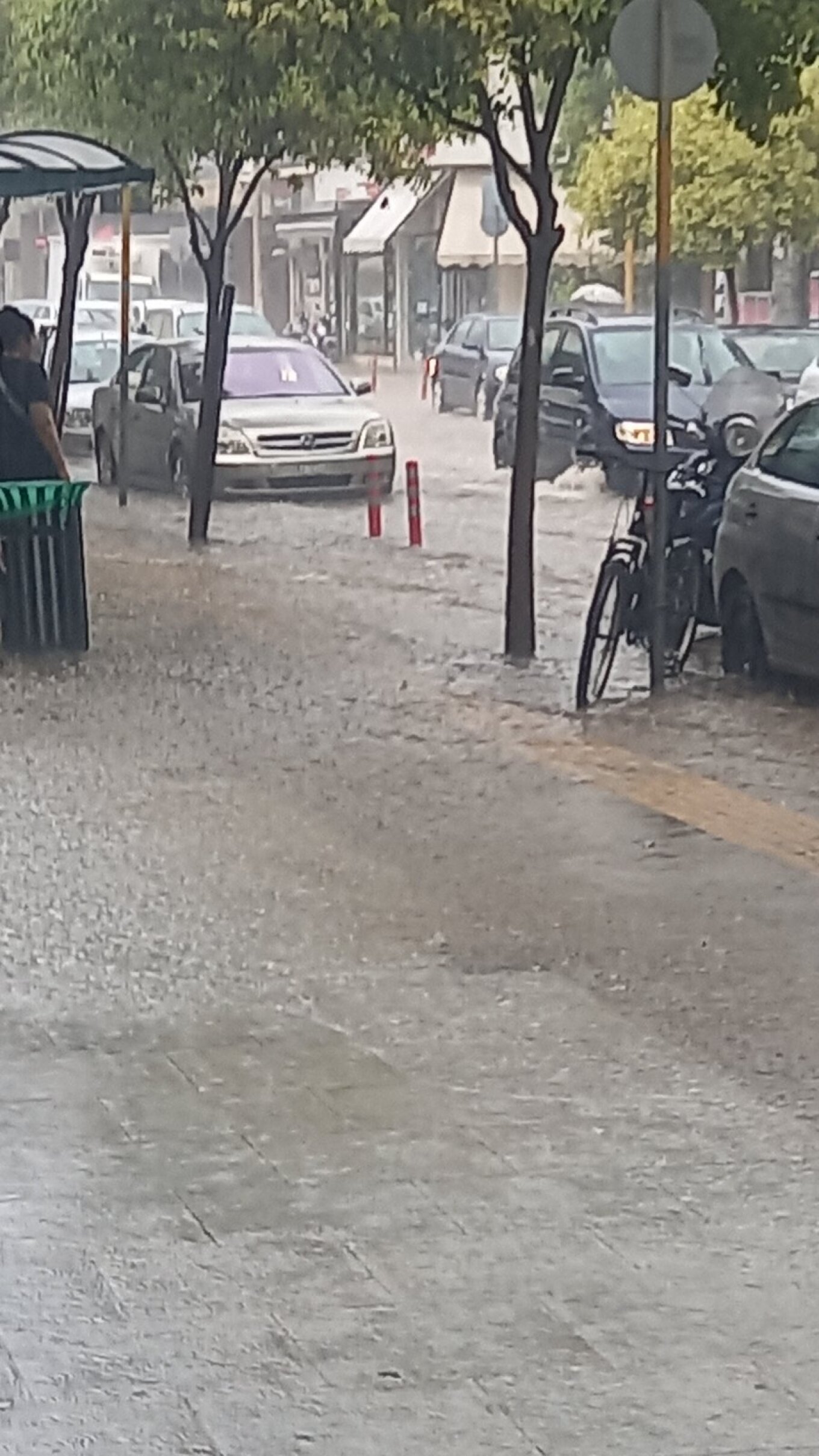 Χανιά: Σε ποτάμια μετατράπηκαν δρόμοι