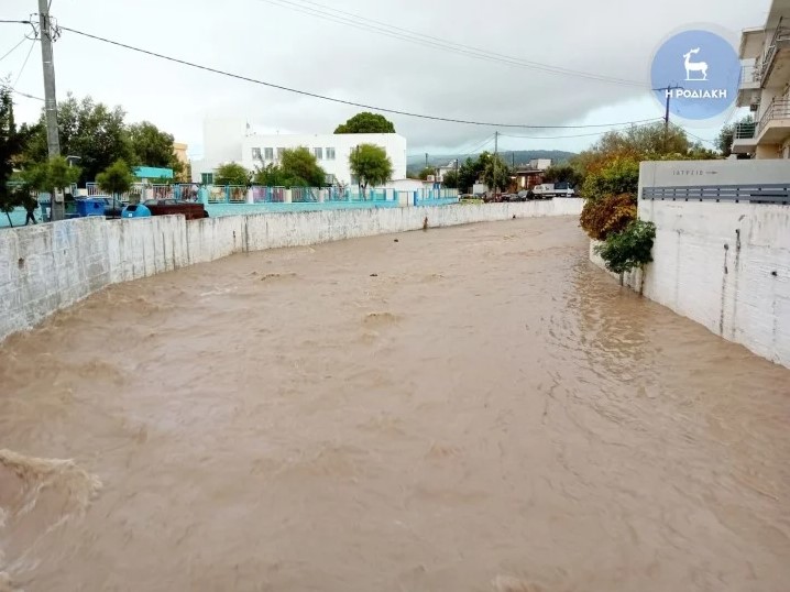 Η κακοκαιρία «χτύπησε» τη Ρόδο