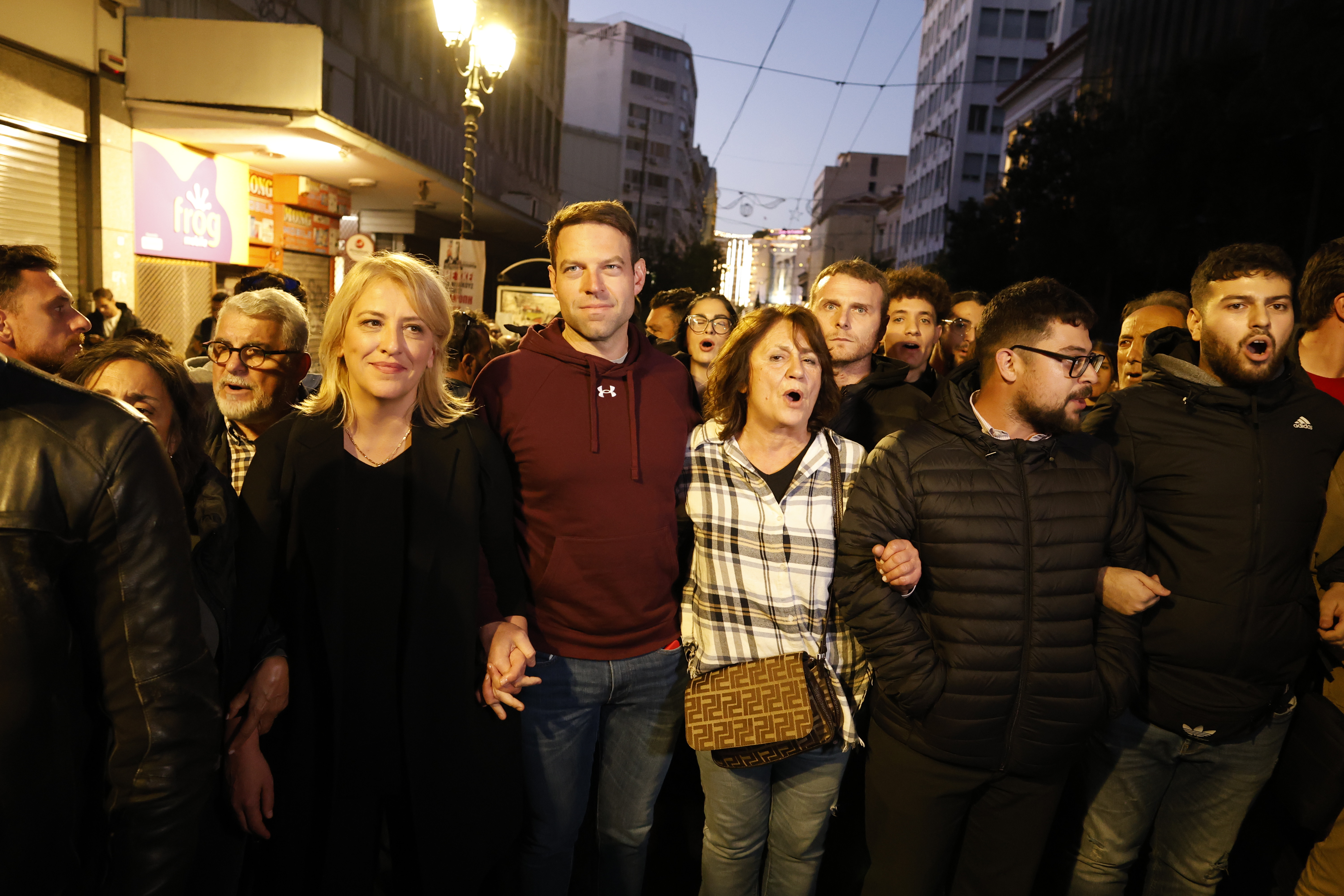 Ο Κασσελάκης πήγε στην πορεία για το Πολυτεχνείο, φωτογραφήθηκε και έφυγε (Photos)