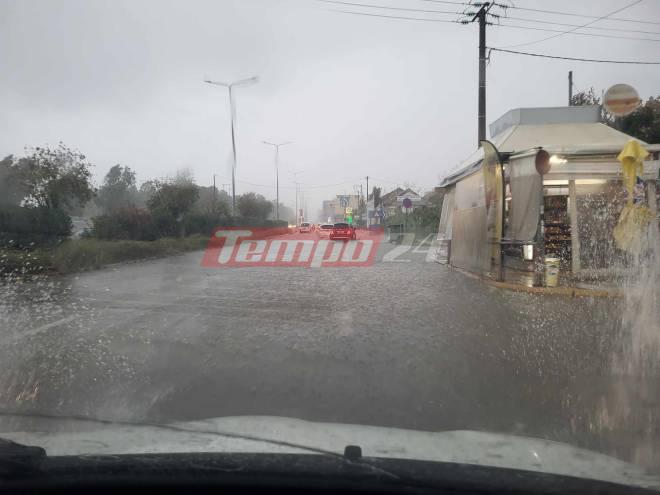 Πάτρα: Πλημμύρισαν δρόμοι από την έντονη βροχόπτωση