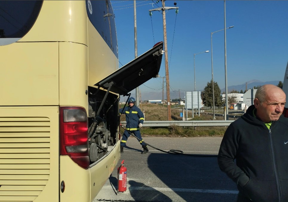 Λάρισα: Φωτιά σε λεωφορείο γεμάτο κόσμο