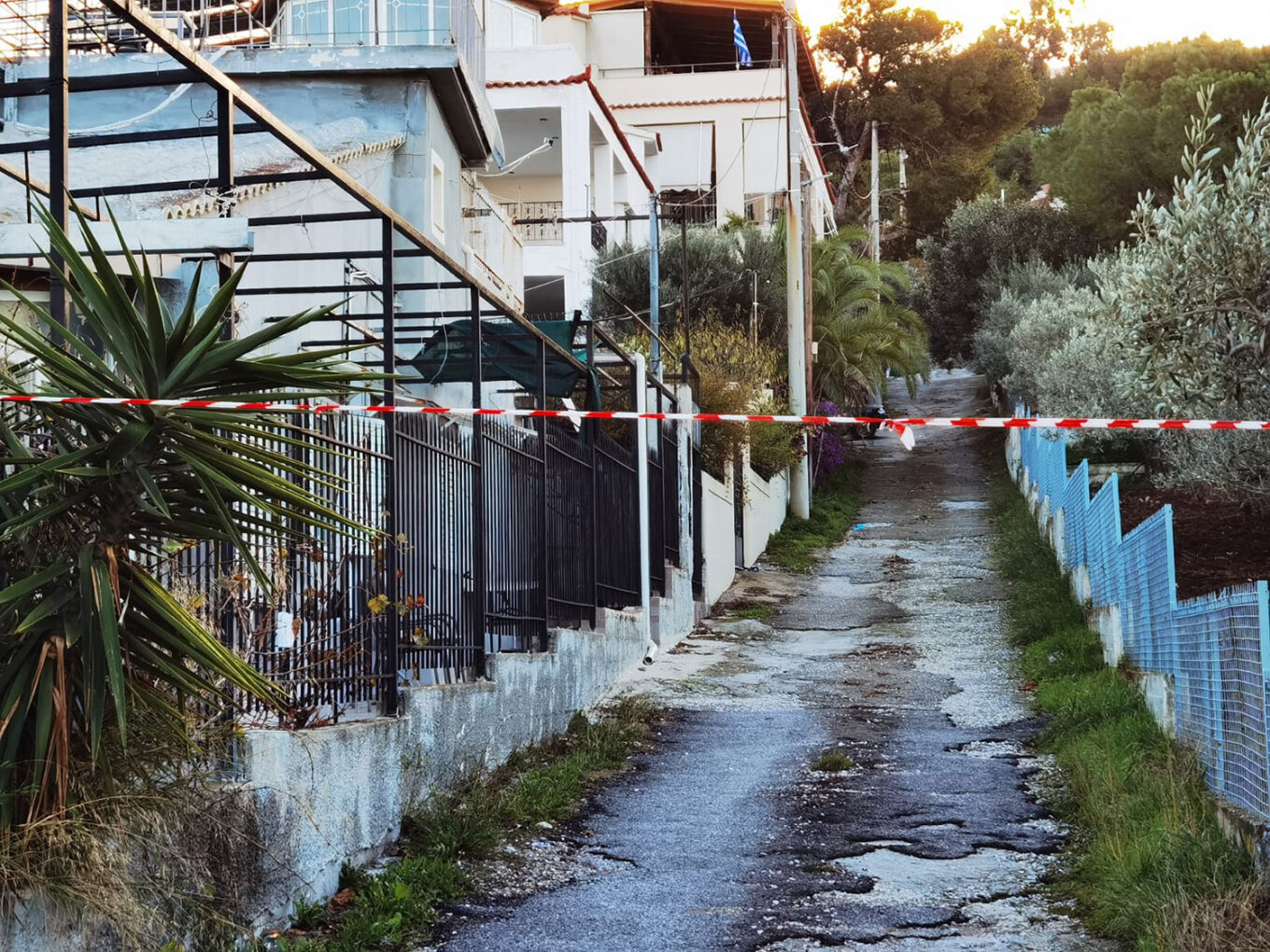 Άγριο έγκλημα στα Καλύβια: «Έγινε εν βρασμώ» – Τα πρώτα λόγια του 16χρονου πατροκτόνου