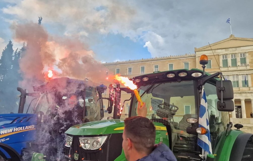 Οι αγρότες φτάνουν στην Αθήνα με τα τρακτέρ